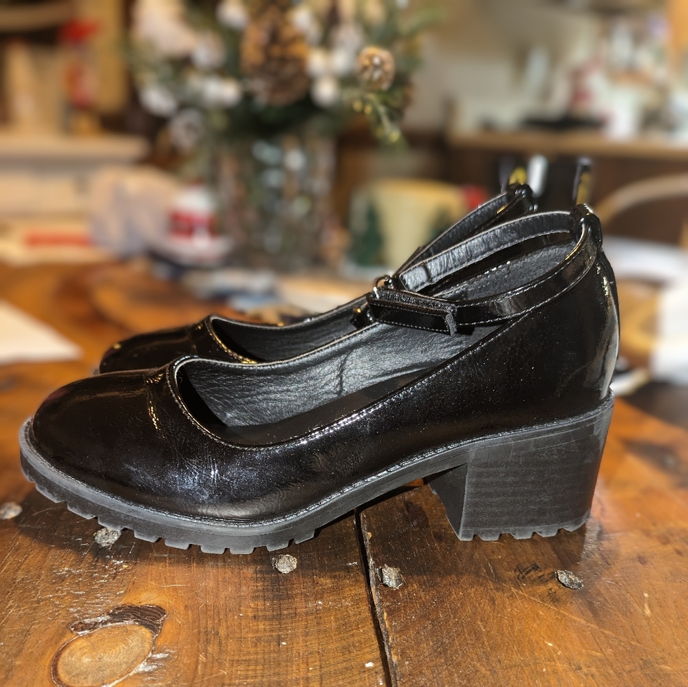 Girl shoes size 2